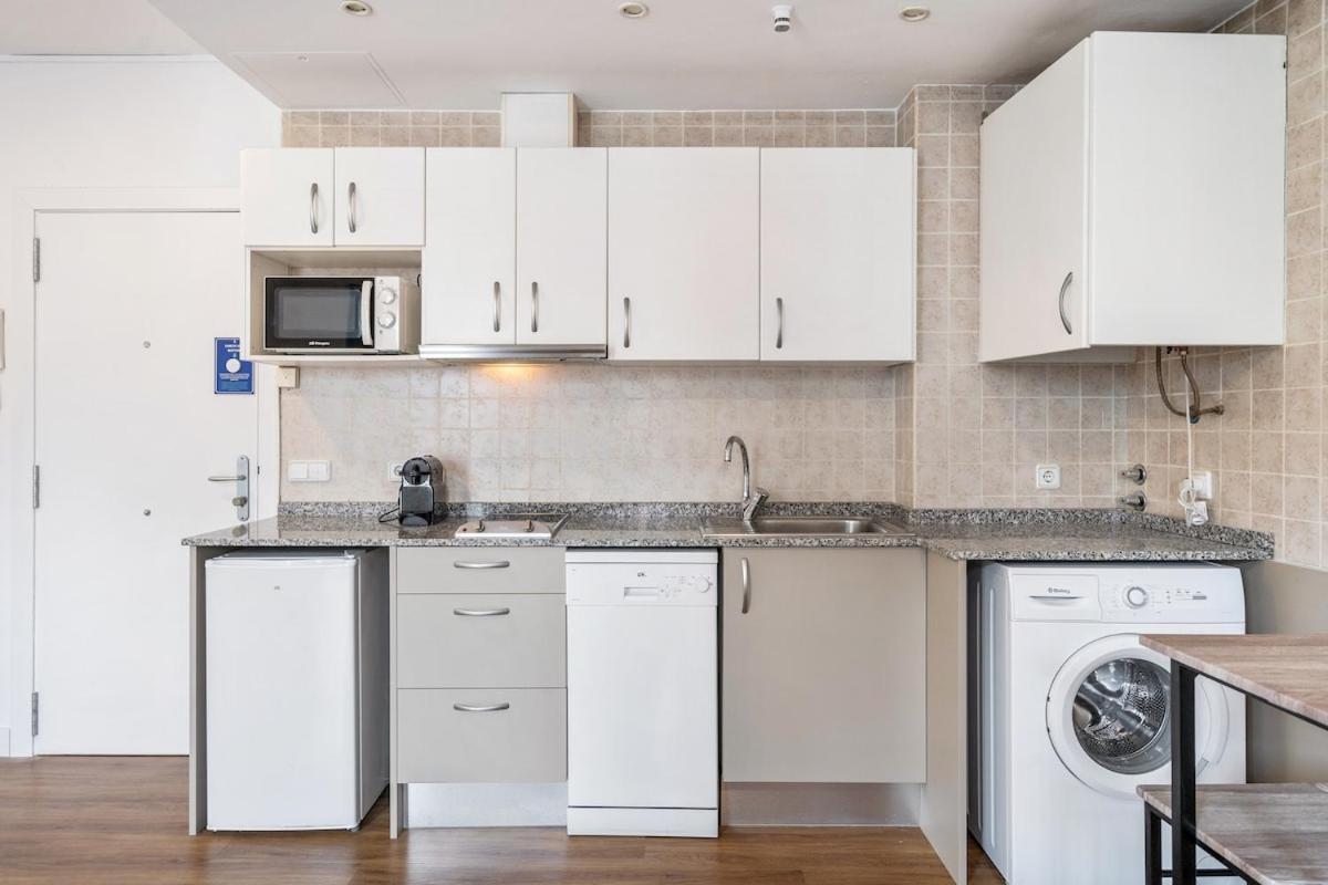Lodging Apartments Liceu G1 Barcelona Luaran gambar
