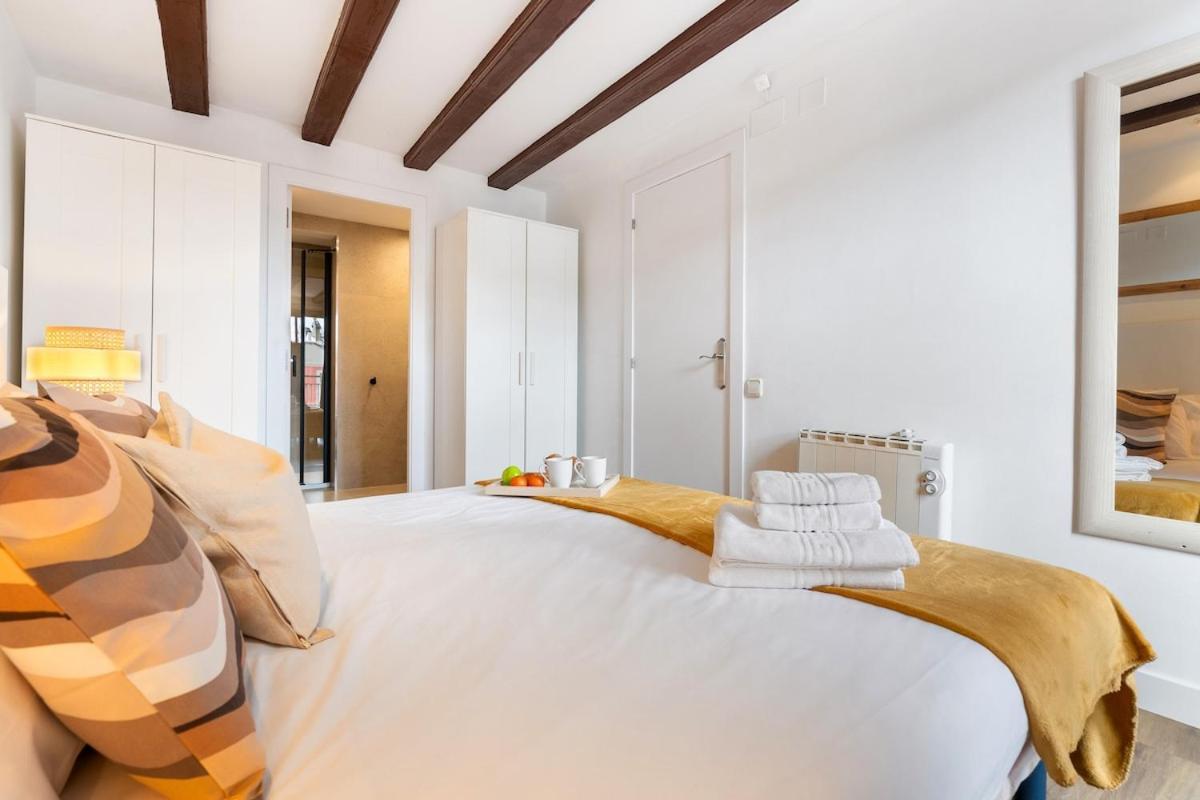 Lodging Apartments Liceu G1 Barcelona Luaran gambar
