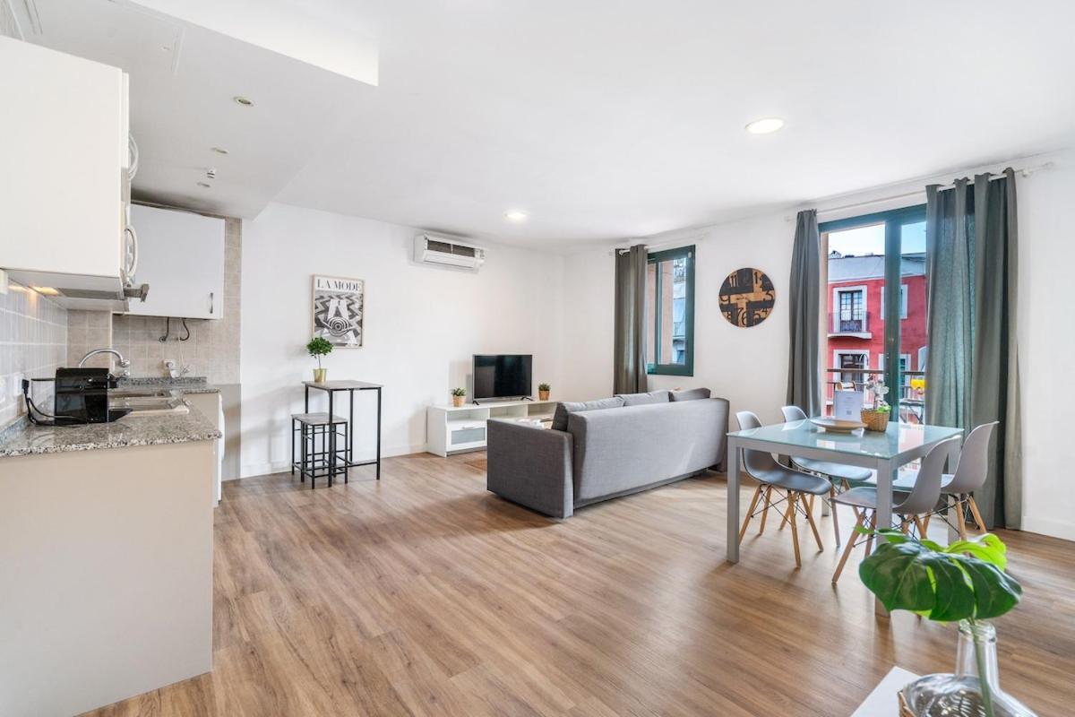 Lodging Apartments Liceu G1 Barcelona Luaran gambar